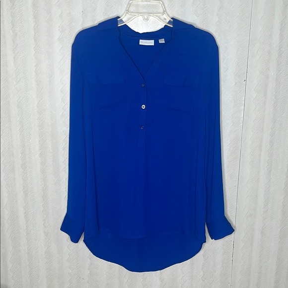 🆕 NEW YORK & COMPANY Blue Notched Collar Blouse Size M - Picture 2 of 4